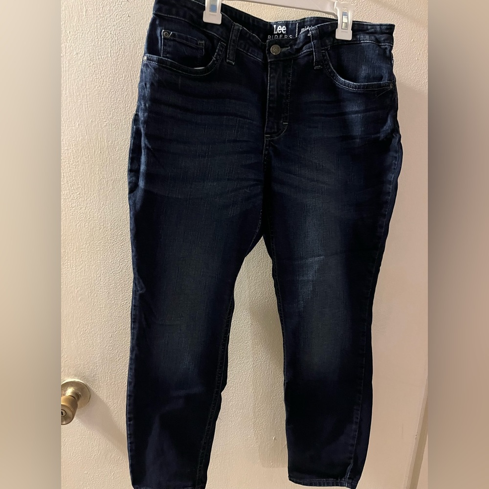 Woman’s 14 petite Lee Riders midrise skinny